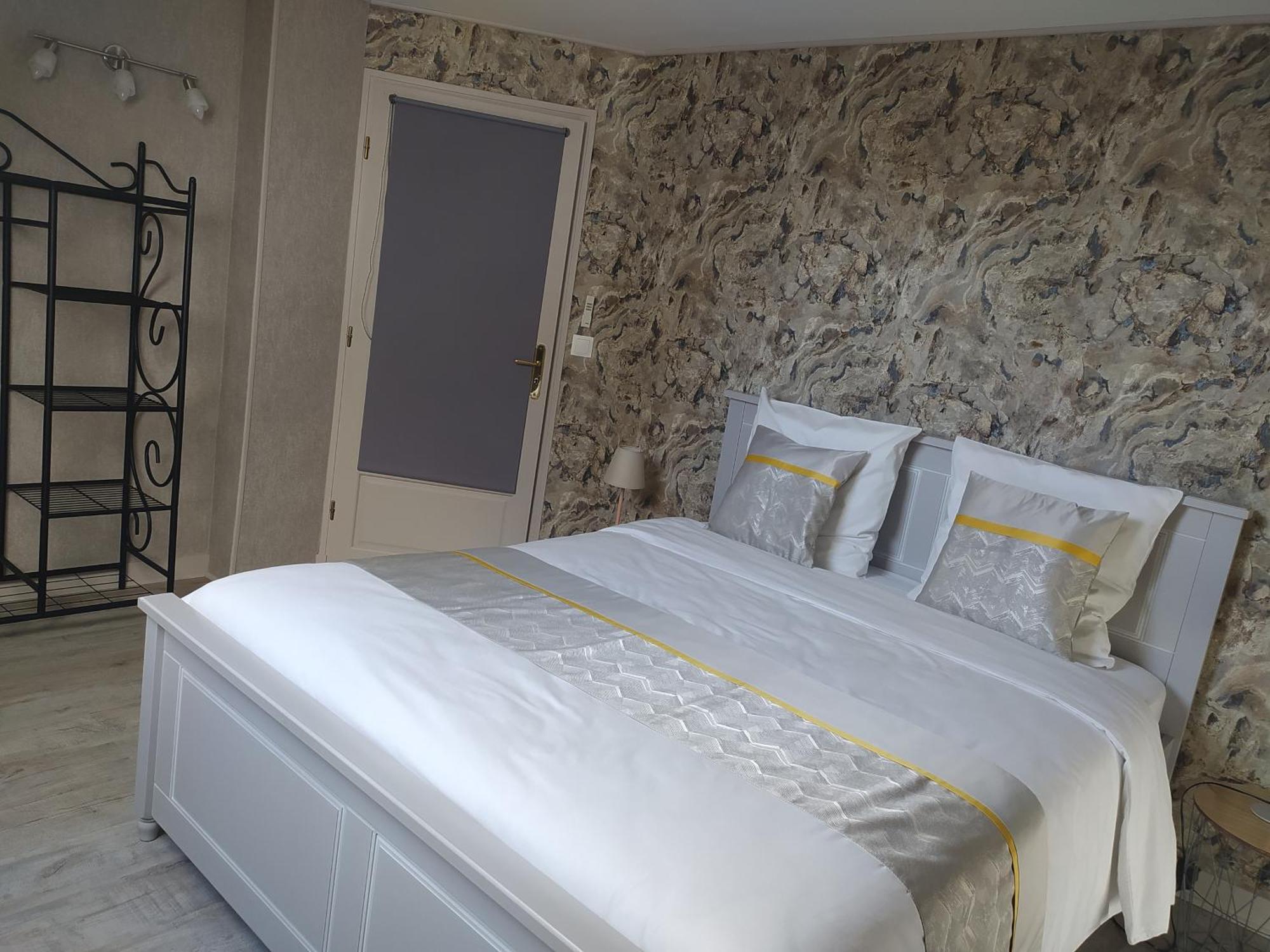 Des Roux Et Des Pious Suite De 35 A 60 M2 Et 3 Chambres Pour Groupe De 2 A 6 Personnes Civray-de-Touraine Exterior photo