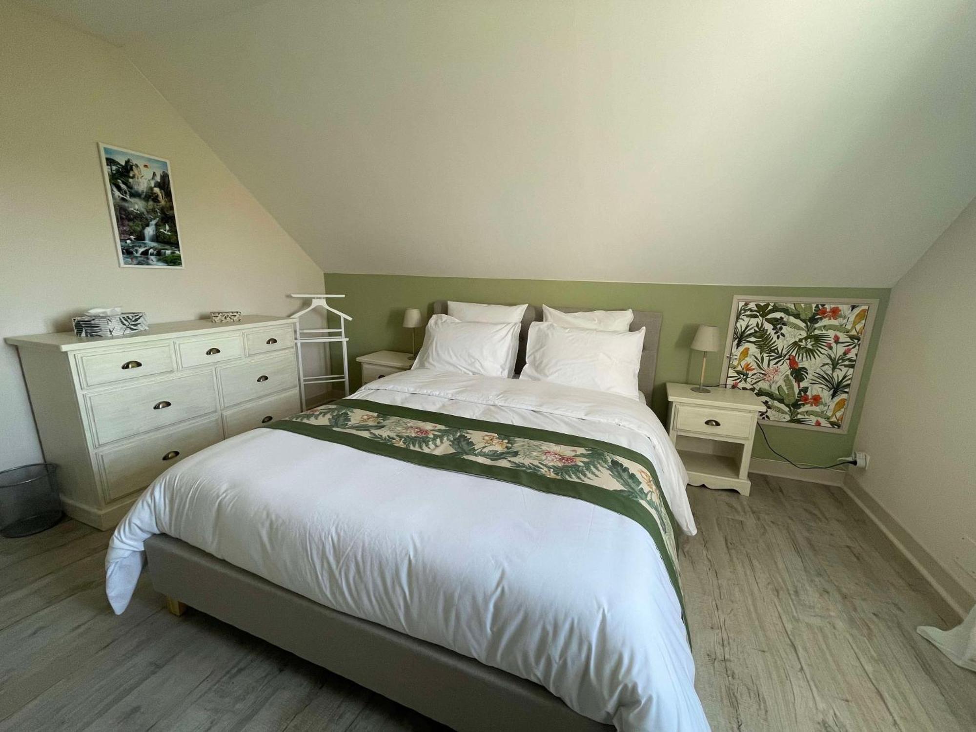Des Roux Et Des Pious Suite De 35 A 60 M2 Et 3 Chambres Pour Groupe De 2 A 6 Personnes Civray-de-Touraine Exterior photo